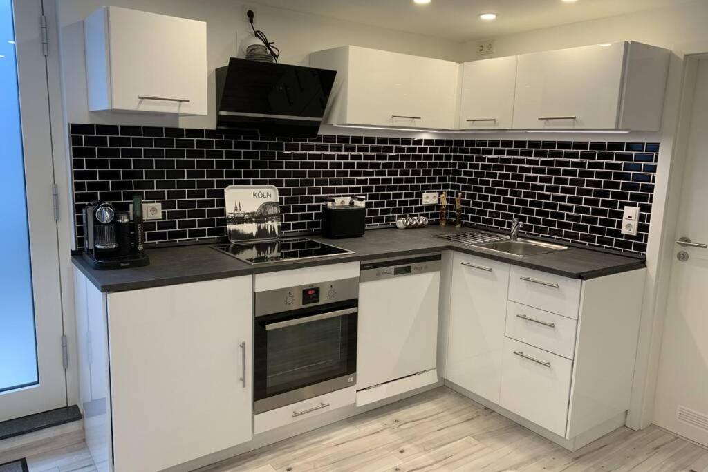Modern Renovated Apartment Suited For Business Consultants - In Close Distance To Dt, Dhl And Un Campus - Reserved Parking Bonn Dış mekan fotoğraf